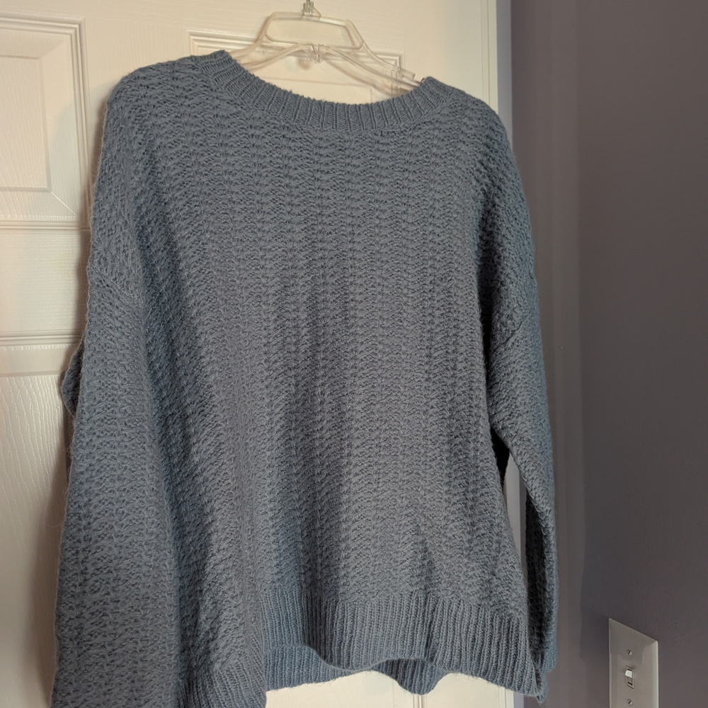 Cozy Wool Blue-Gray Crew Neck Sweater with Textured Knit
